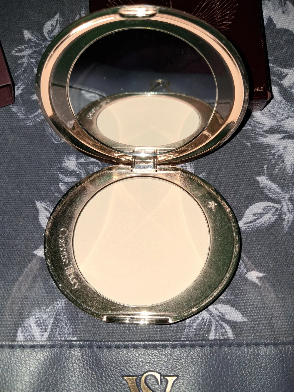 Charlotte Tilbury Airbrush Flawless Finish Powder